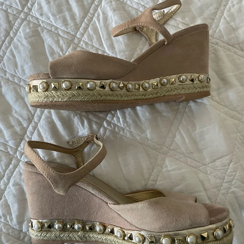 GUC Lilly Pulitzer Hadley Wedges - Picture 5 of 6